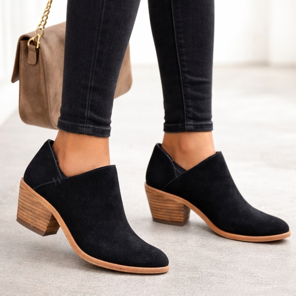 Vince Camuto Deadra Modern Western Minimalist Block Heel Comfort Bootie 6M